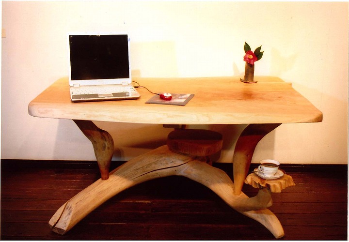 ����e�[�u���i��j